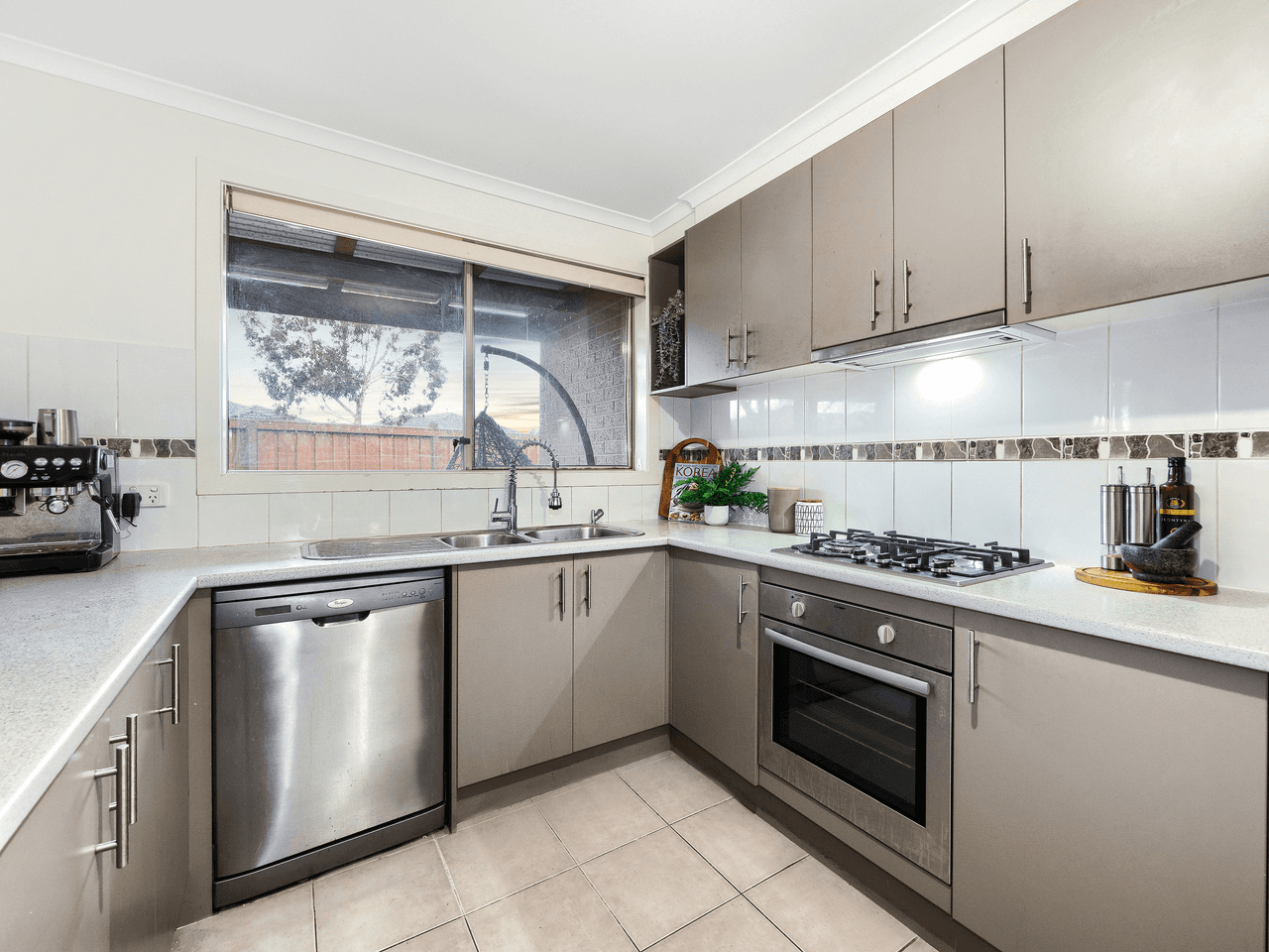 28 Banfield Place, LYNDHURST, VIC 3975