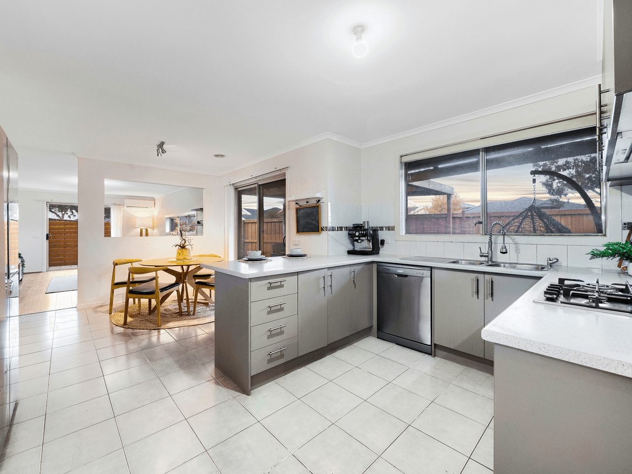 28 Banfield Place, LYNDHURST, VIC 3975