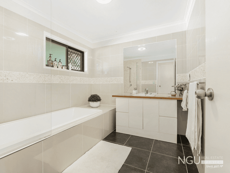 2 Daisy Avenue, North Ipswich, QLD 4305