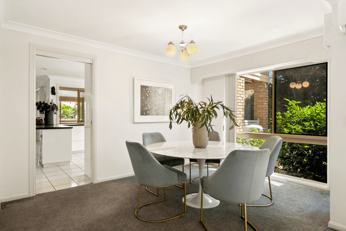 209 Mount Ommaney Drive, Mount Ommaney, QLD 4074