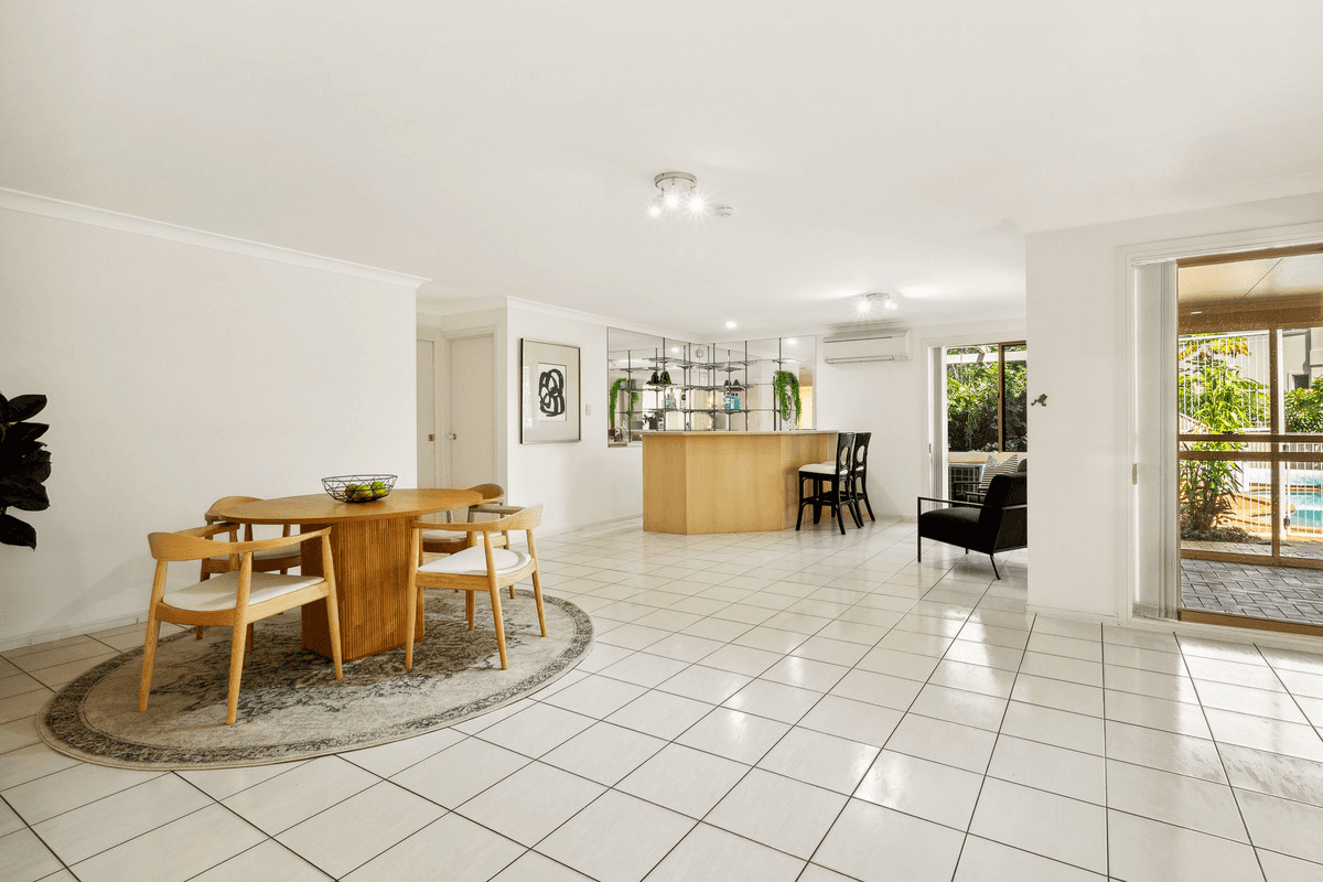 209 Mount Ommaney Drive, Mount Ommaney, QLD 4074