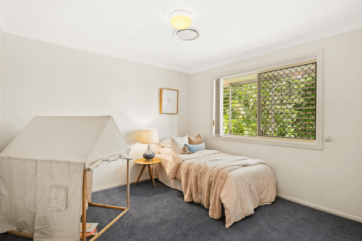209 Mount Ommaney Drive, Mount Ommaney, QLD 4074