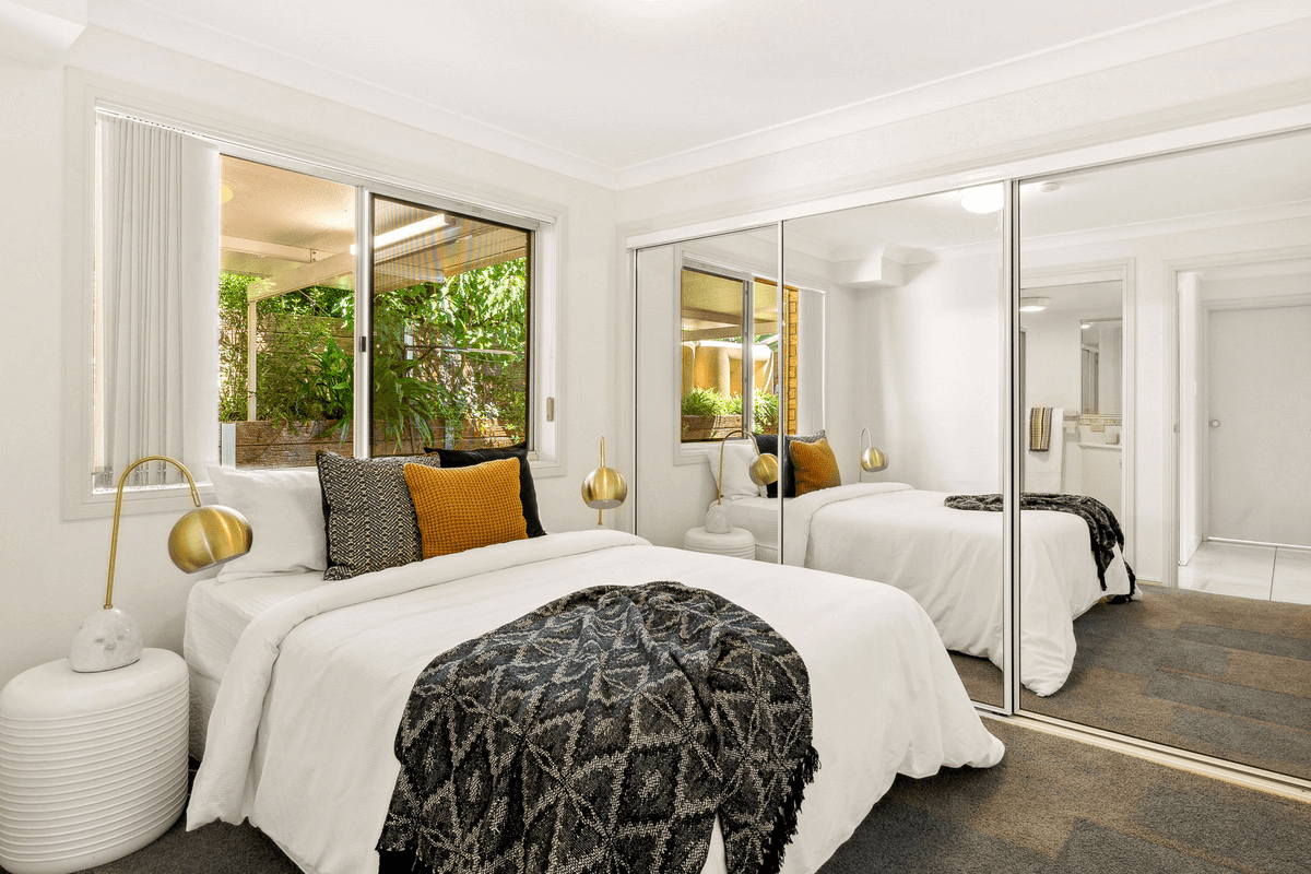 209 Mount Ommaney Drive, Mount Ommaney, QLD 4074