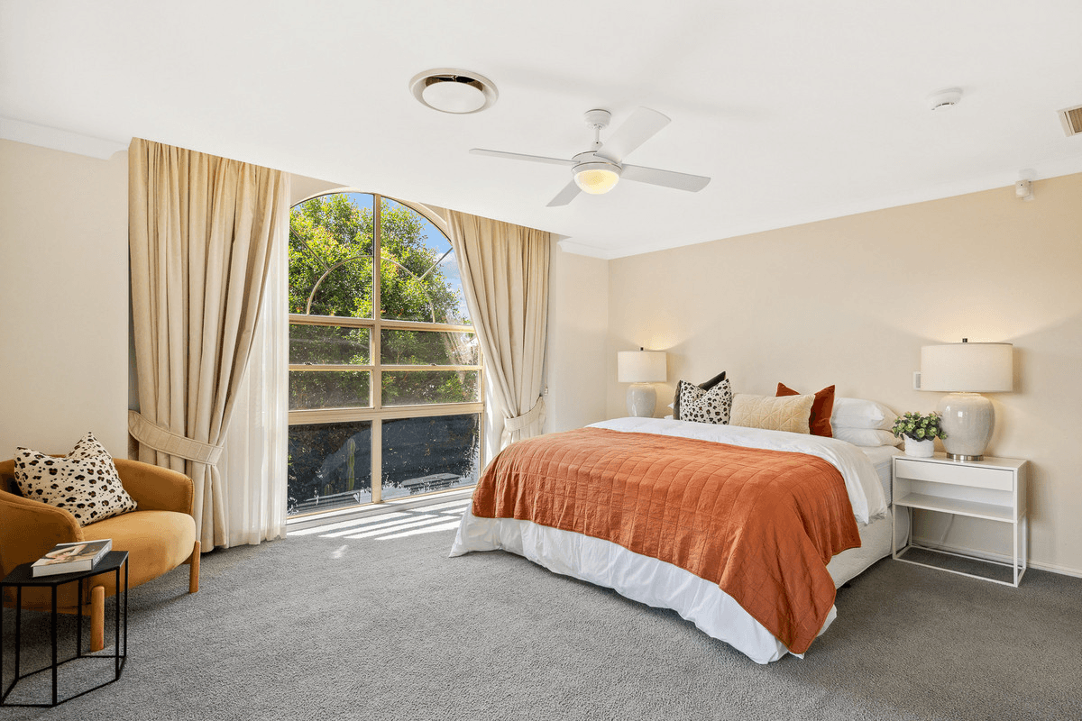 209 Mount Ommaney Drive, Mount Ommaney, QLD 4074