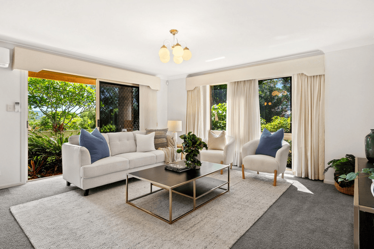 209 Mount Ommaney Drive, Mount Ommaney, QLD 4074