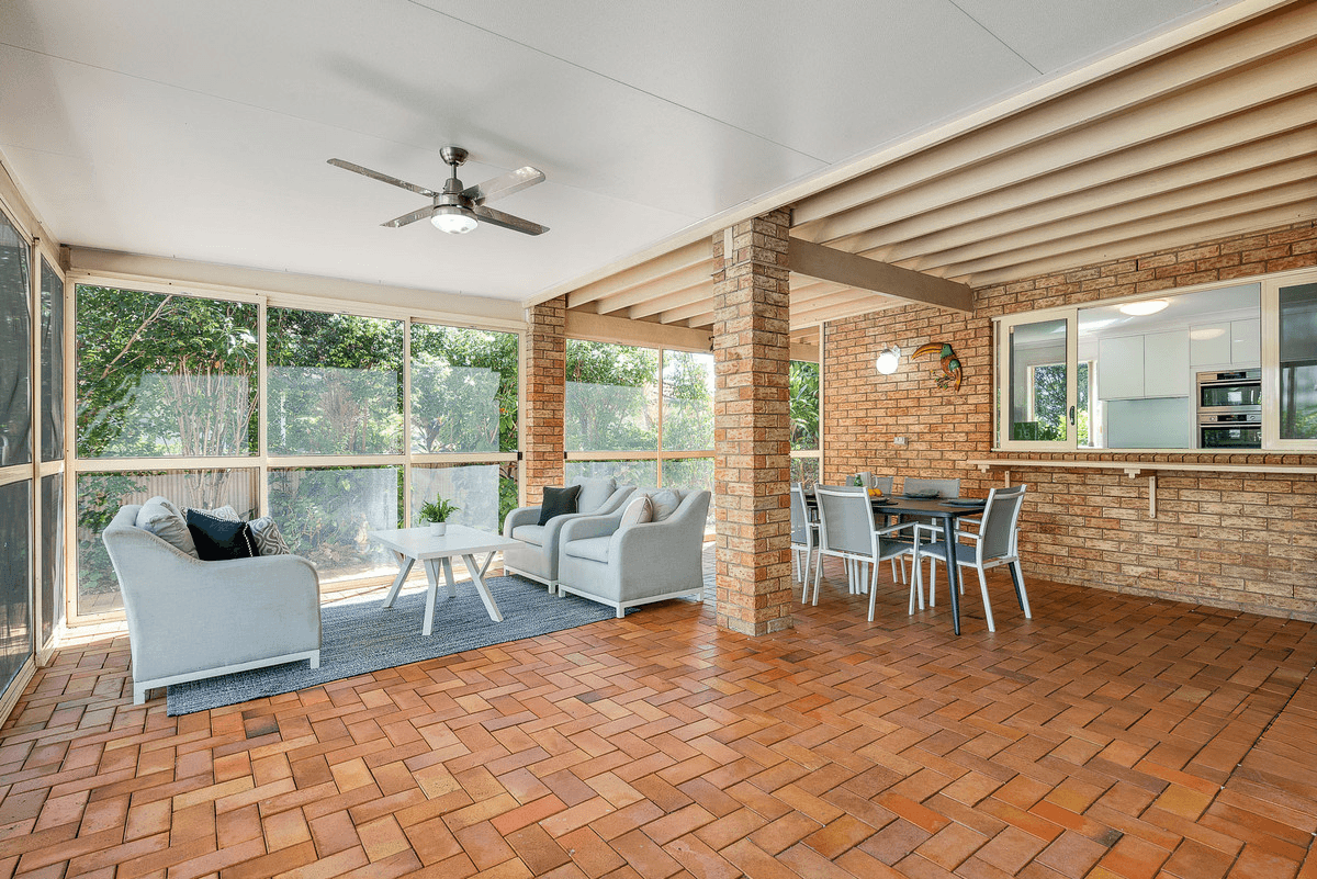 209 Mount Ommaney Drive, Mount Ommaney, QLD 4074