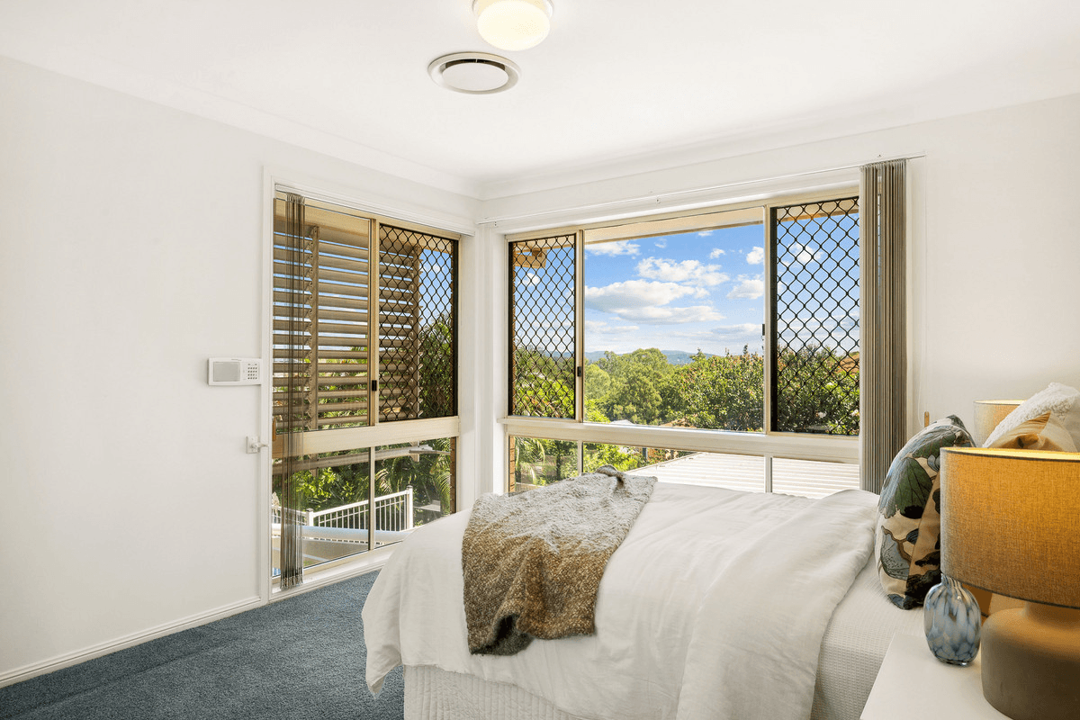 209 Mount Ommaney Drive, Mount Ommaney, QLD 4074