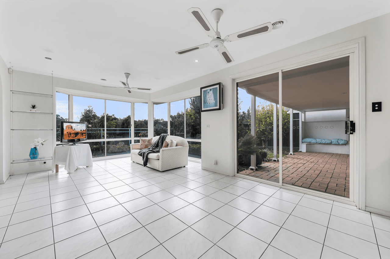 62 Valleyview Drive, ROWVILLE, VIC 3178