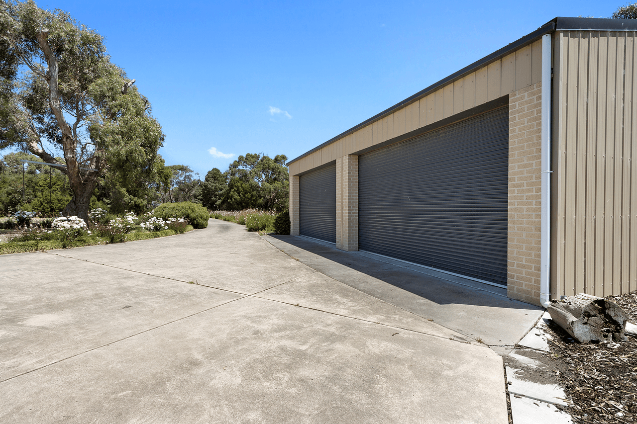 15 Cooper Lane, INVERLOCH, VIC 3996