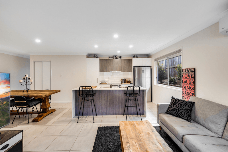 1 & 2/10 Rosenstengel Street, DARLING HEIGHTS, QLD 4350