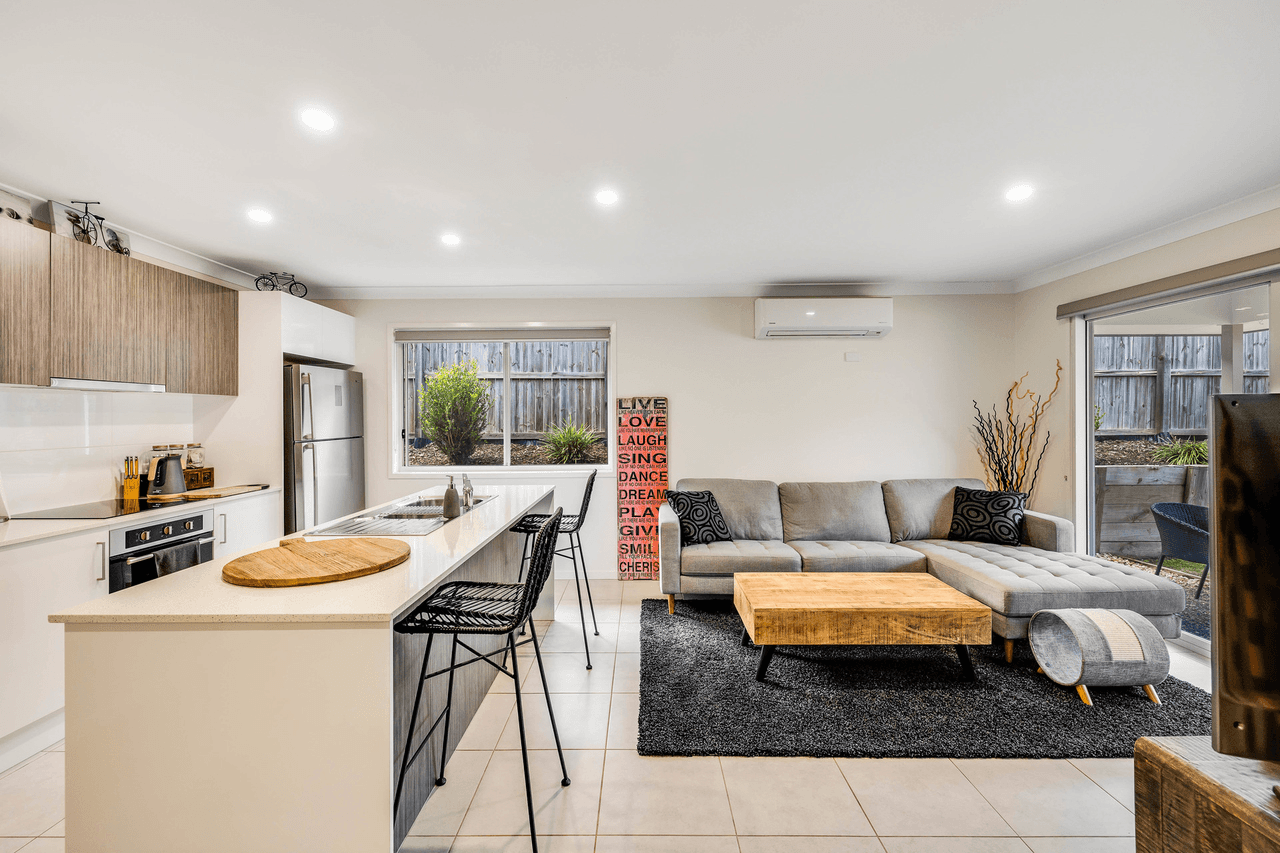 1 & 2/10 Rosenstengel Street, DARLING HEIGHTS, QLD 4350