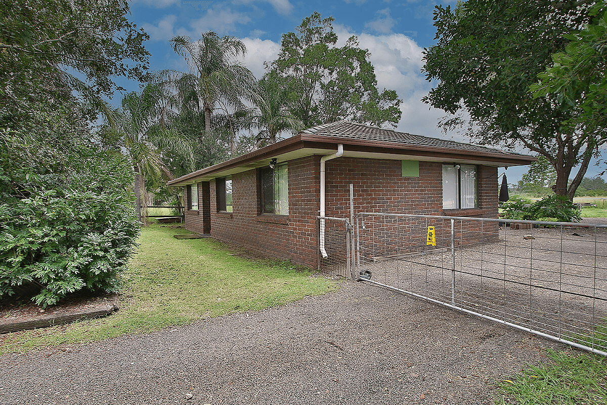 2 White St, Bundamba, QLD 4304