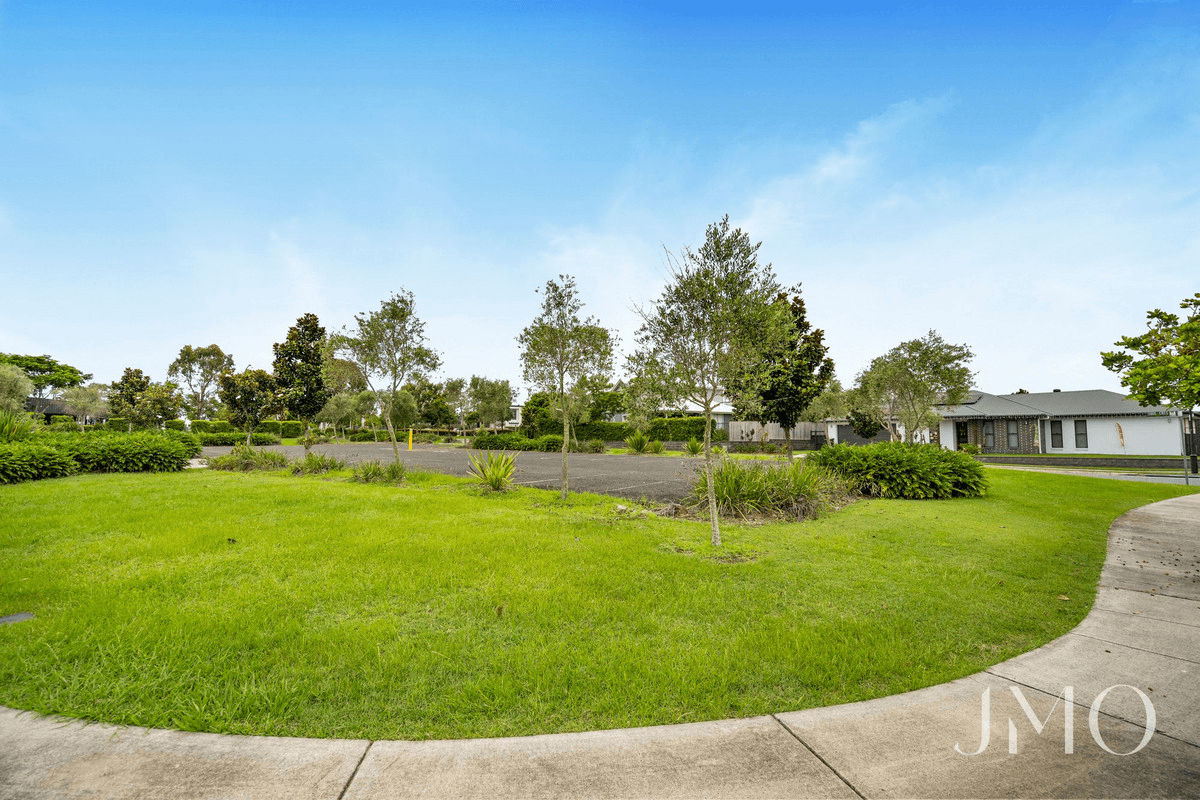 8 Splendid Drive, South Ripley, QLD 4306