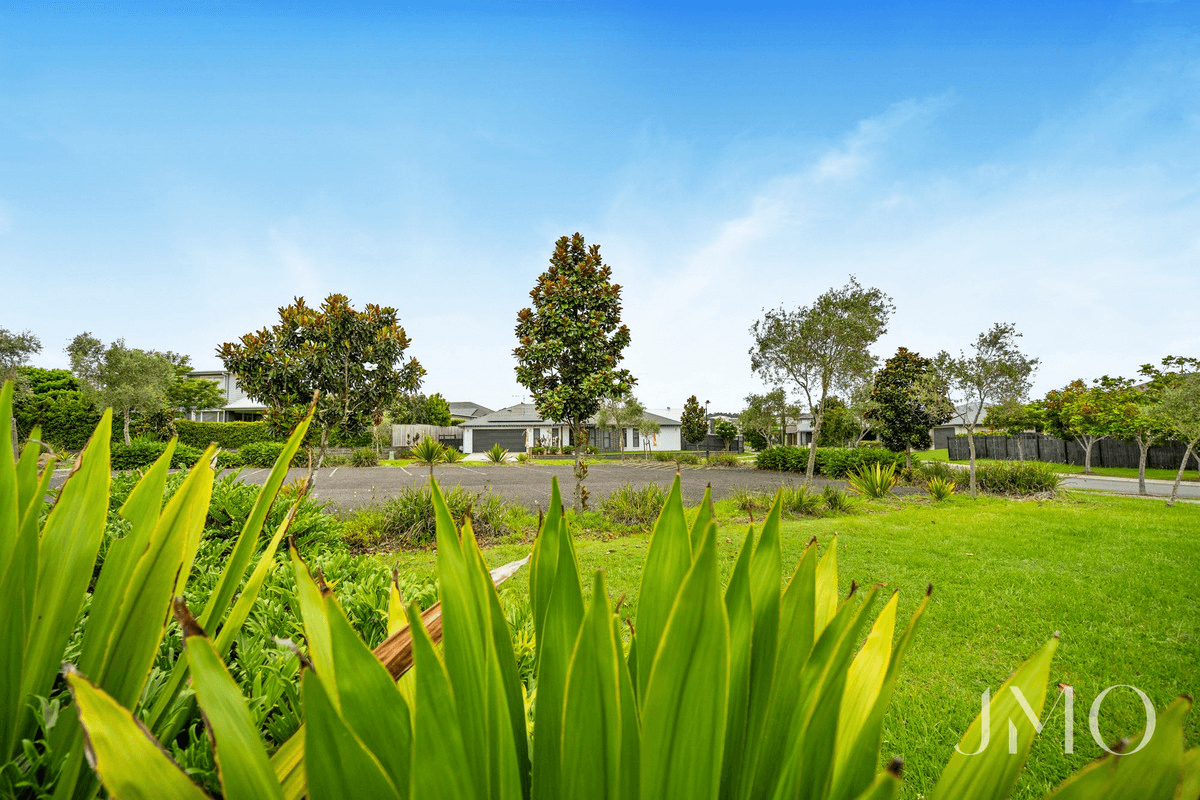 8 Splendid Drive, South Ripley, QLD 4306