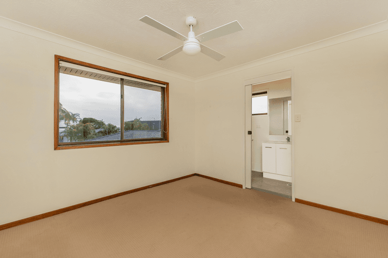 33 Mcilwraith Avenue, Bundall, QLD 4217