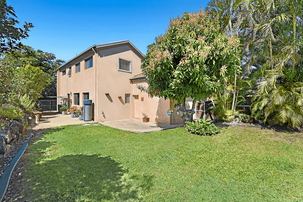 16 Cascade Avenue, Benowa, QLD 4217