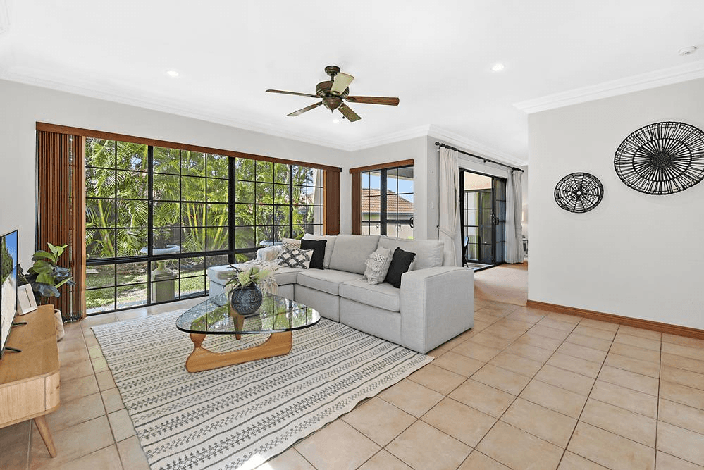 16 Cascade Avenue, Benowa, QLD 4217