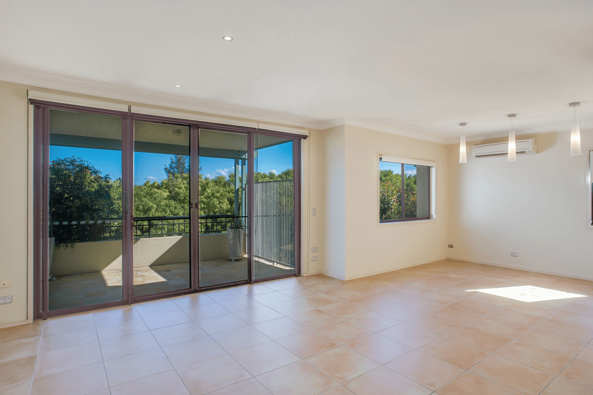 1050/1 The Cove Crescent, Carrara, QLD 4211