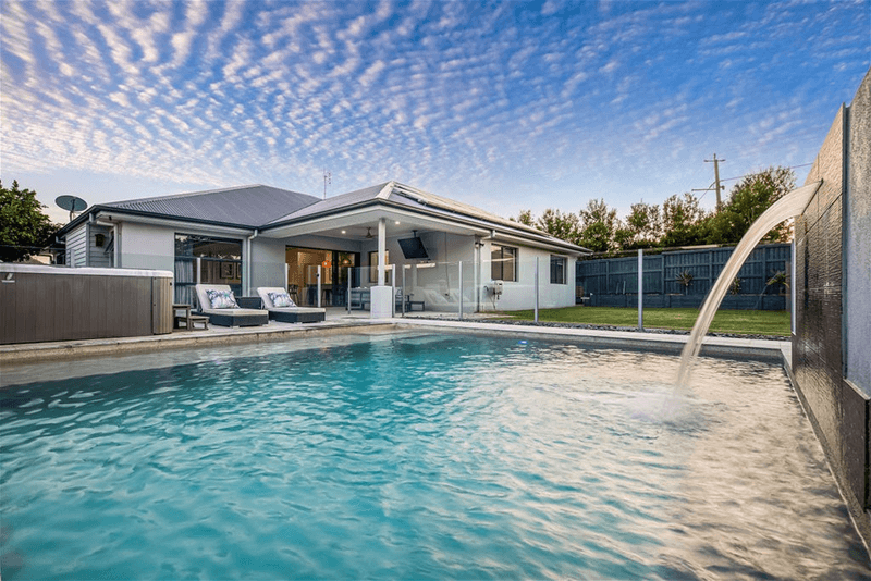 10 Rowley Close, GLASS HOUSE MOUNTAINS, QLD 4518