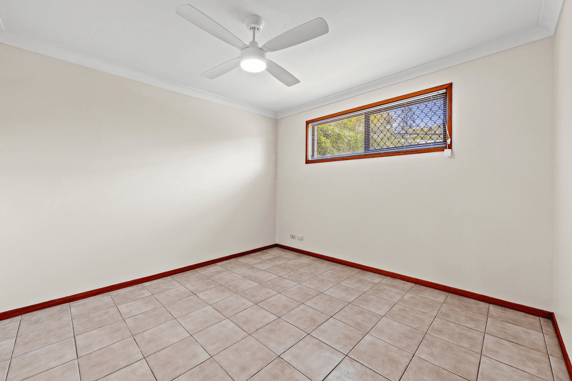 2/203 Central Street, LABRADOR, QLD 4215