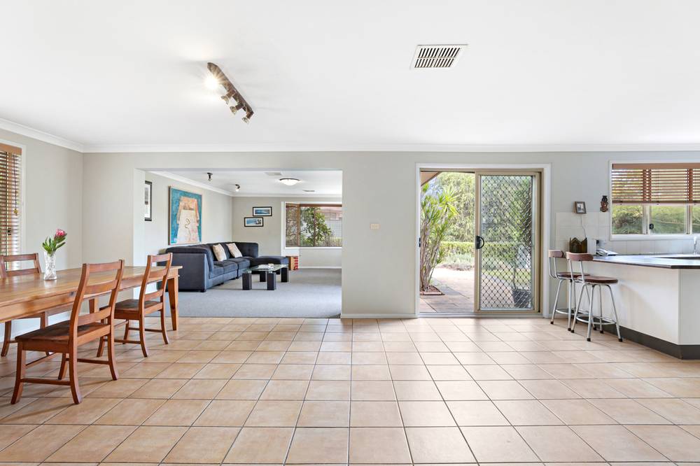 6 Boldero Crescent, GLENMORE PARK, NSW 2745