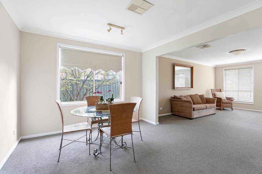 6 Boldero Crescent, GLENMORE PARK, NSW 2745