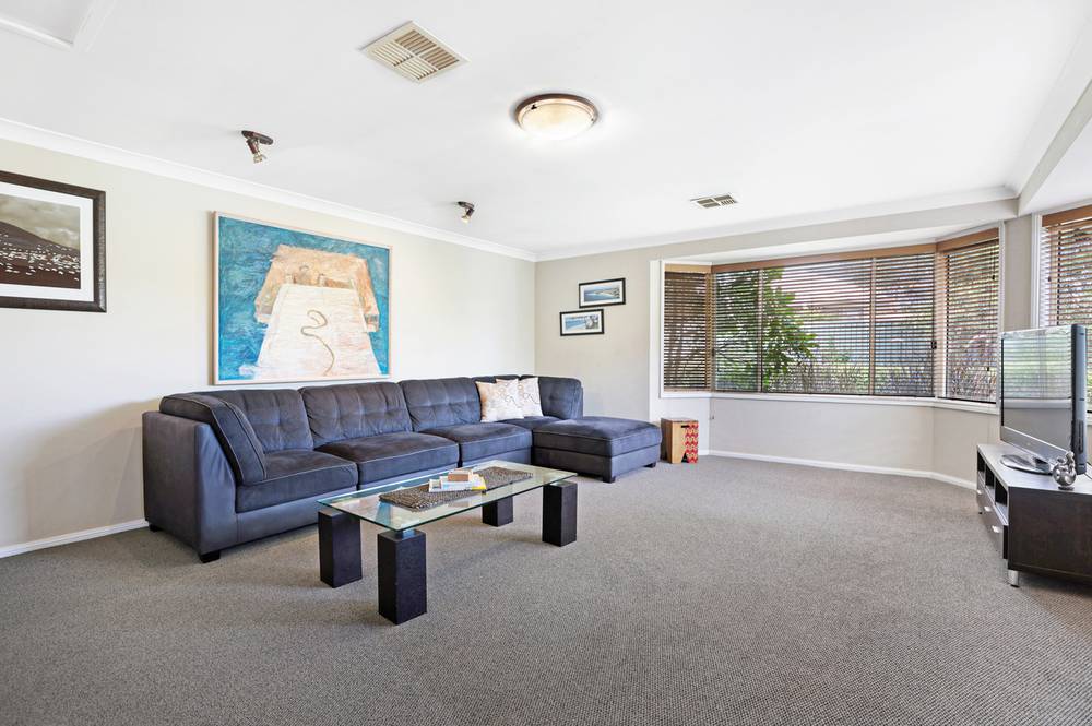 6 Boldero Crescent, GLENMORE PARK, NSW 2745