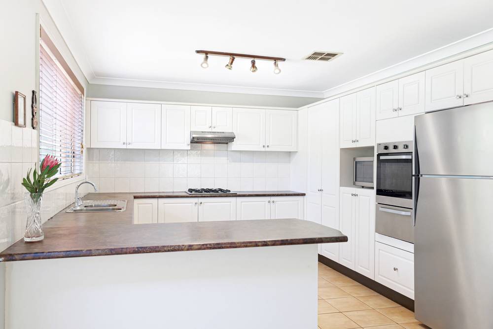 6 Boldero Crescent, GLENMORE PARK, NSW 2745