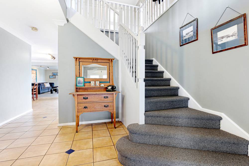 6 Boldero Crescent, GLENMORE PARK, NSW 2745