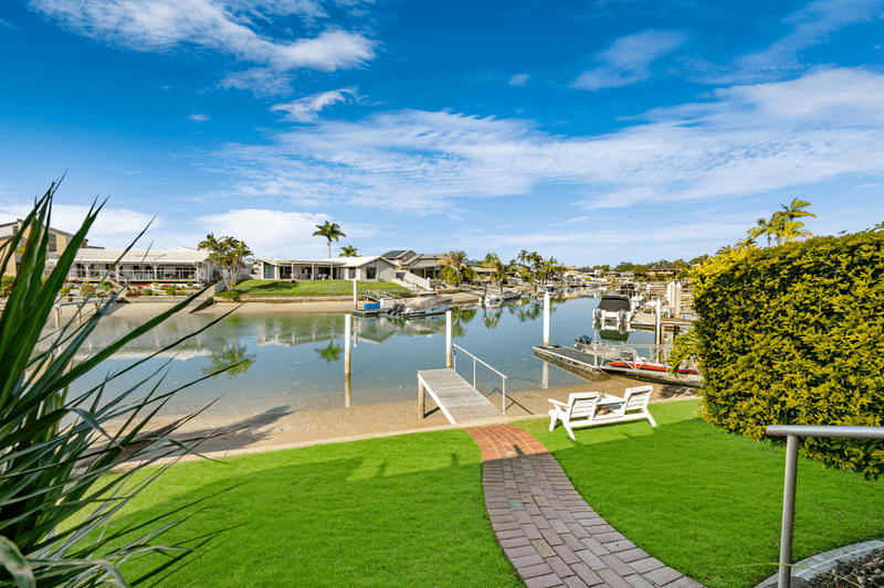 53 Tradewinds Avenue, PARADISE POINT, QLD 4216