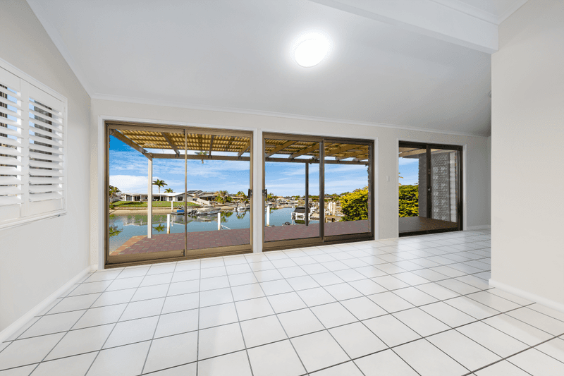 53 Tradewinds Avenue, PARADISE POINT, QLD 4216