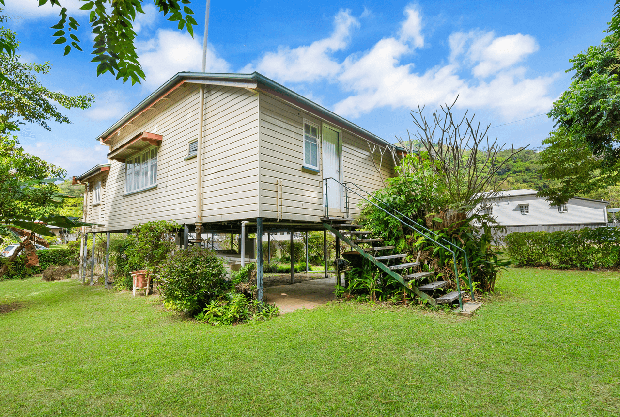 12-14 Mason Street, STRATFORD, QLD 4870