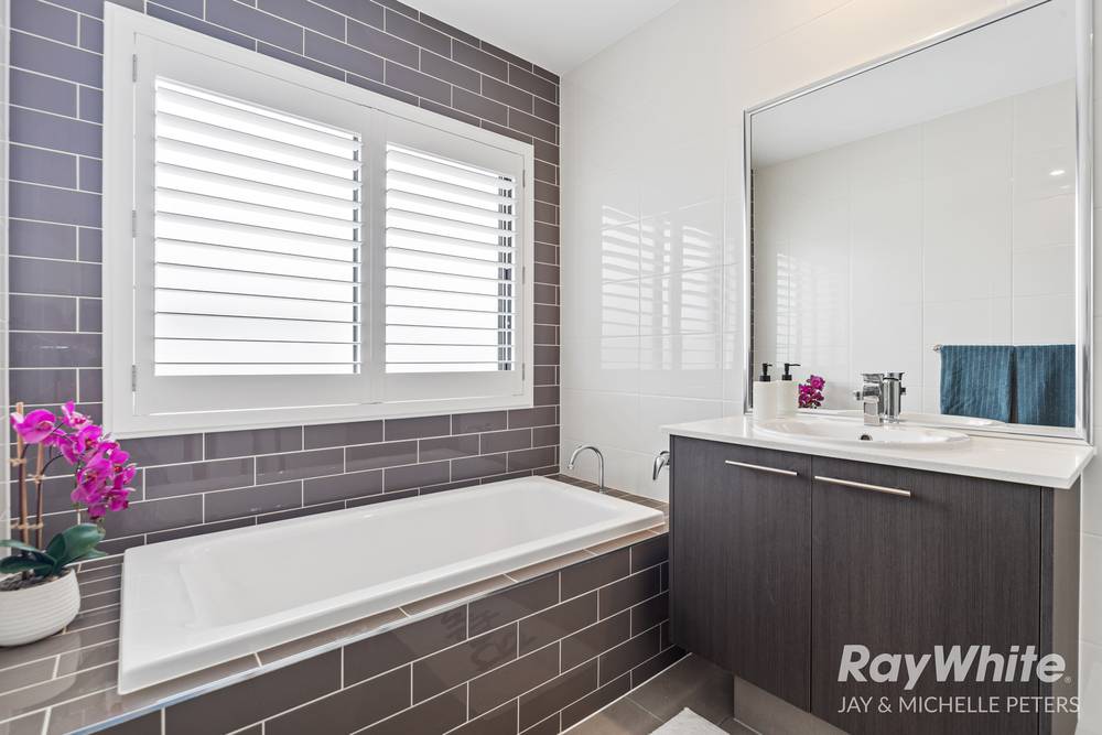 78 Lakeview Promenade, NEWPORT, QLD 4020