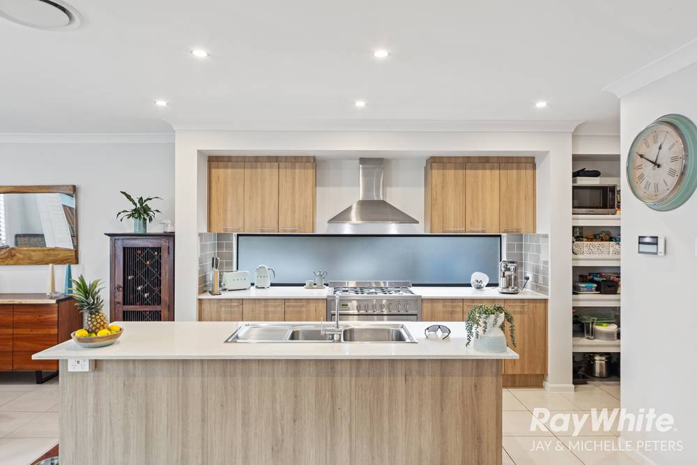 78 Lakeview Promenade, NEWPORT, QLD 4020