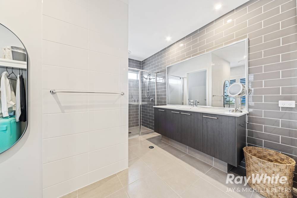 78 Lakeview Promenade, NEWPORT, QLD 4020
