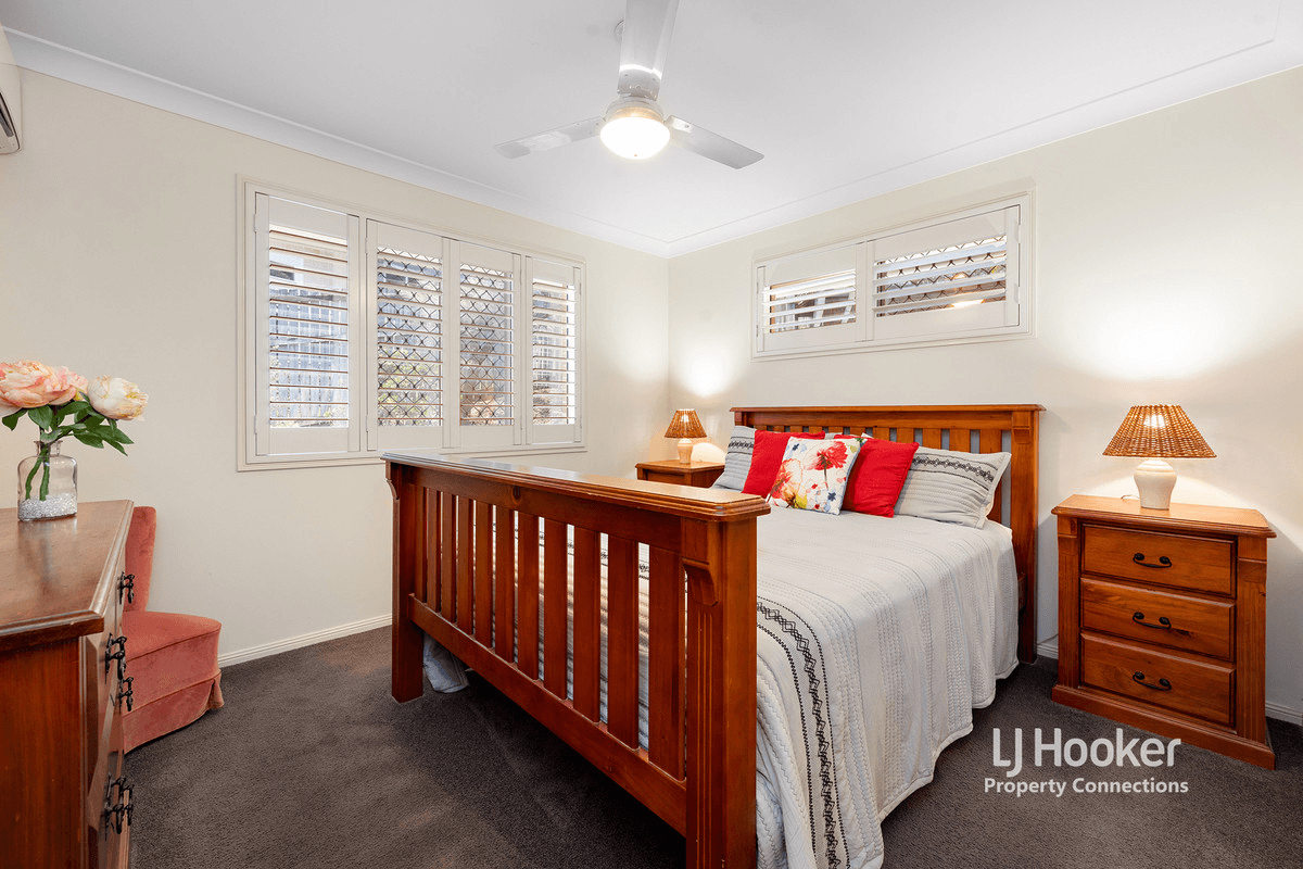 8 Mascotte Court, EATONS HILL, QLD 4037