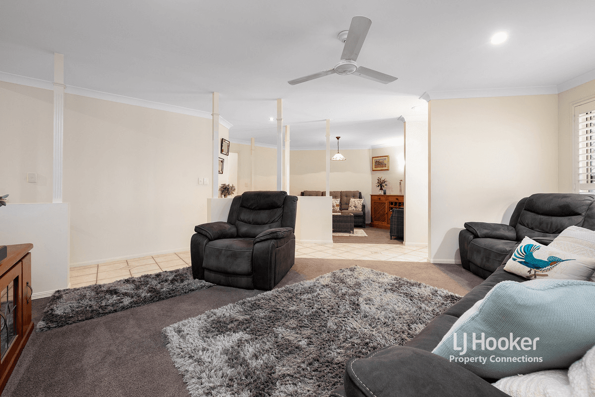 8 Mascotte Court, EATONS HILL, QLD 4037