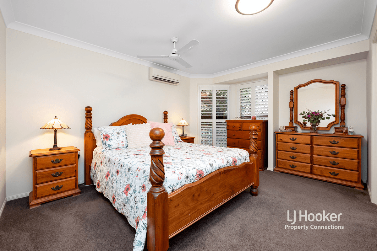 8 Mascotte Court, EATONS HILL, QLD 4037