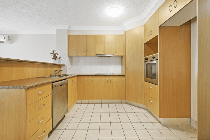 17/27-29 Walton Street, Southport, QLD 4215