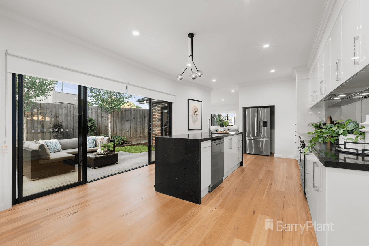 1/2 Saxby Court, Wantirna South, VIC 3152