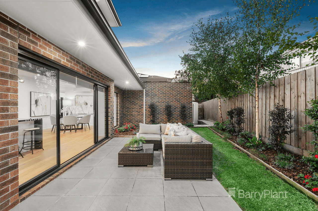 1/2 Saxby Court, Wantirna South, VIC 3152