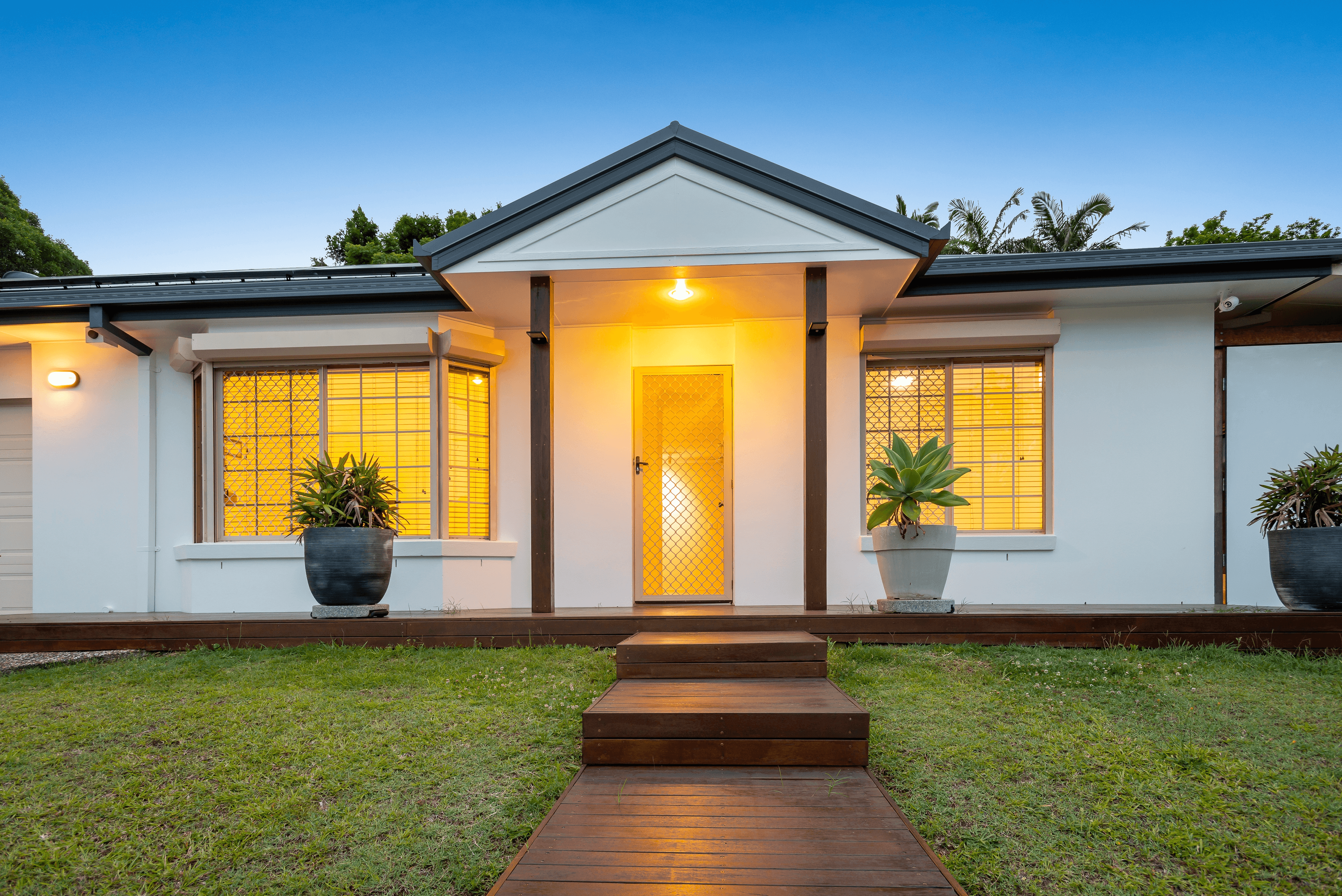 37 Lowanna Drive, Ashmore, QLD 4214