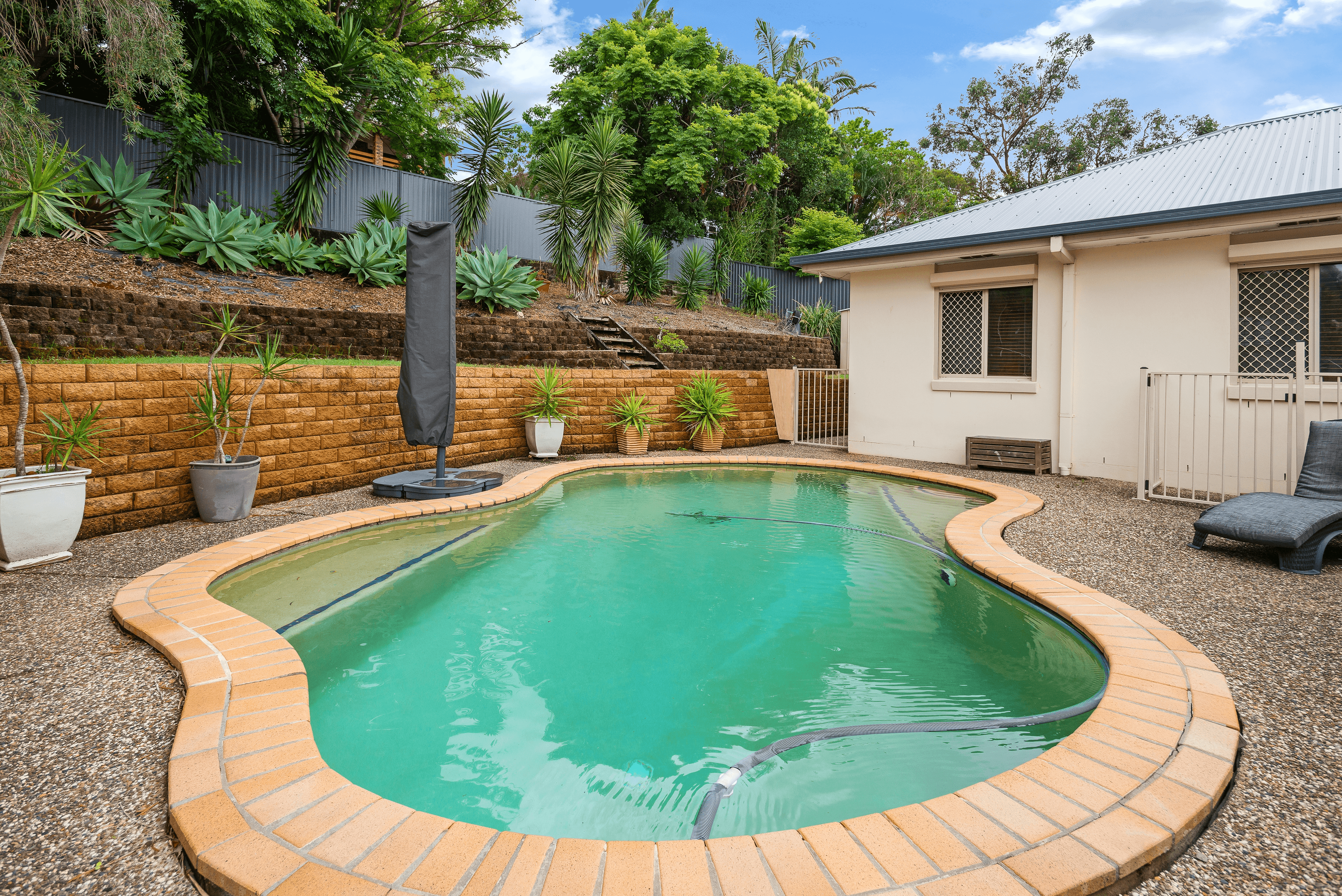 37 Lowanna Drive, Ashmore, QLD 4214