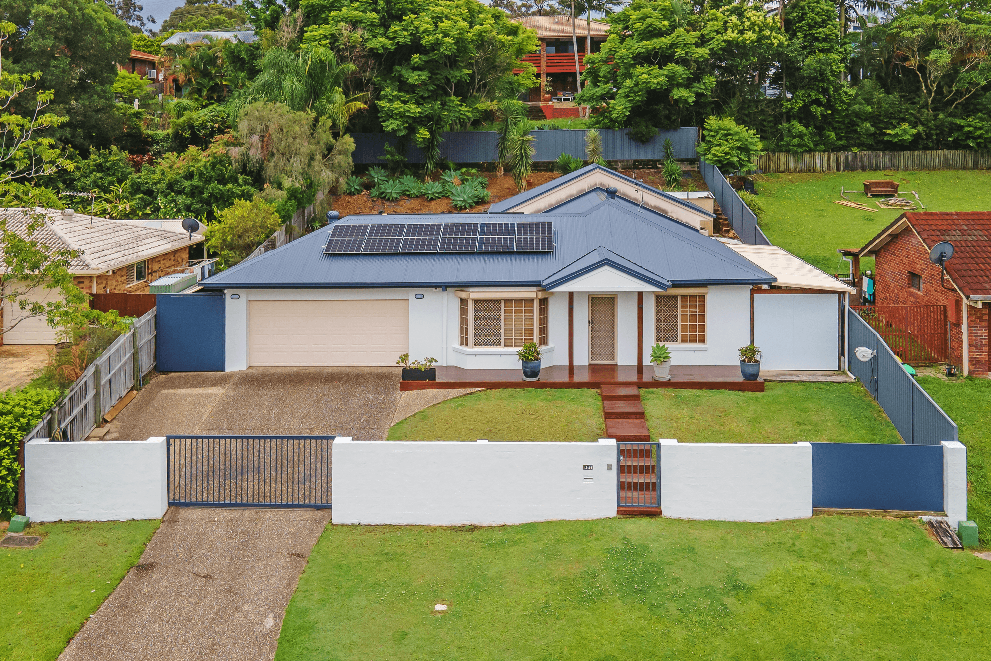 37 Lowanna Drive, Ashmore, QLD 4214