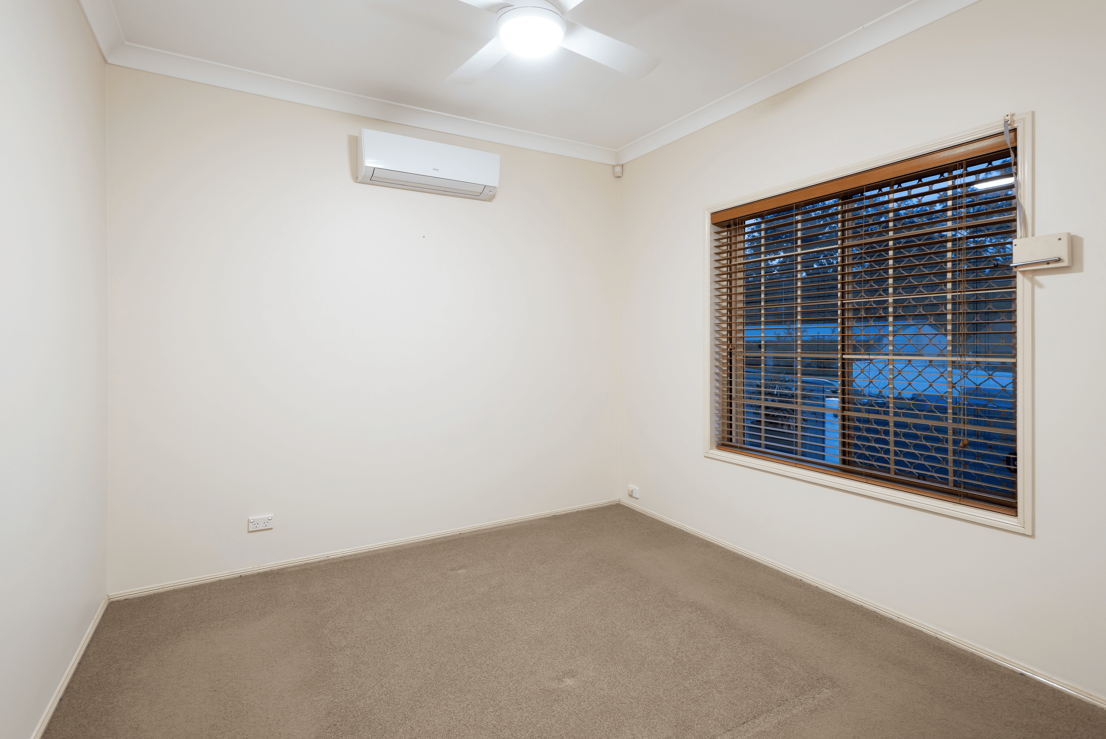 37 Lowanna Drive, Ashmore, QLD 4214