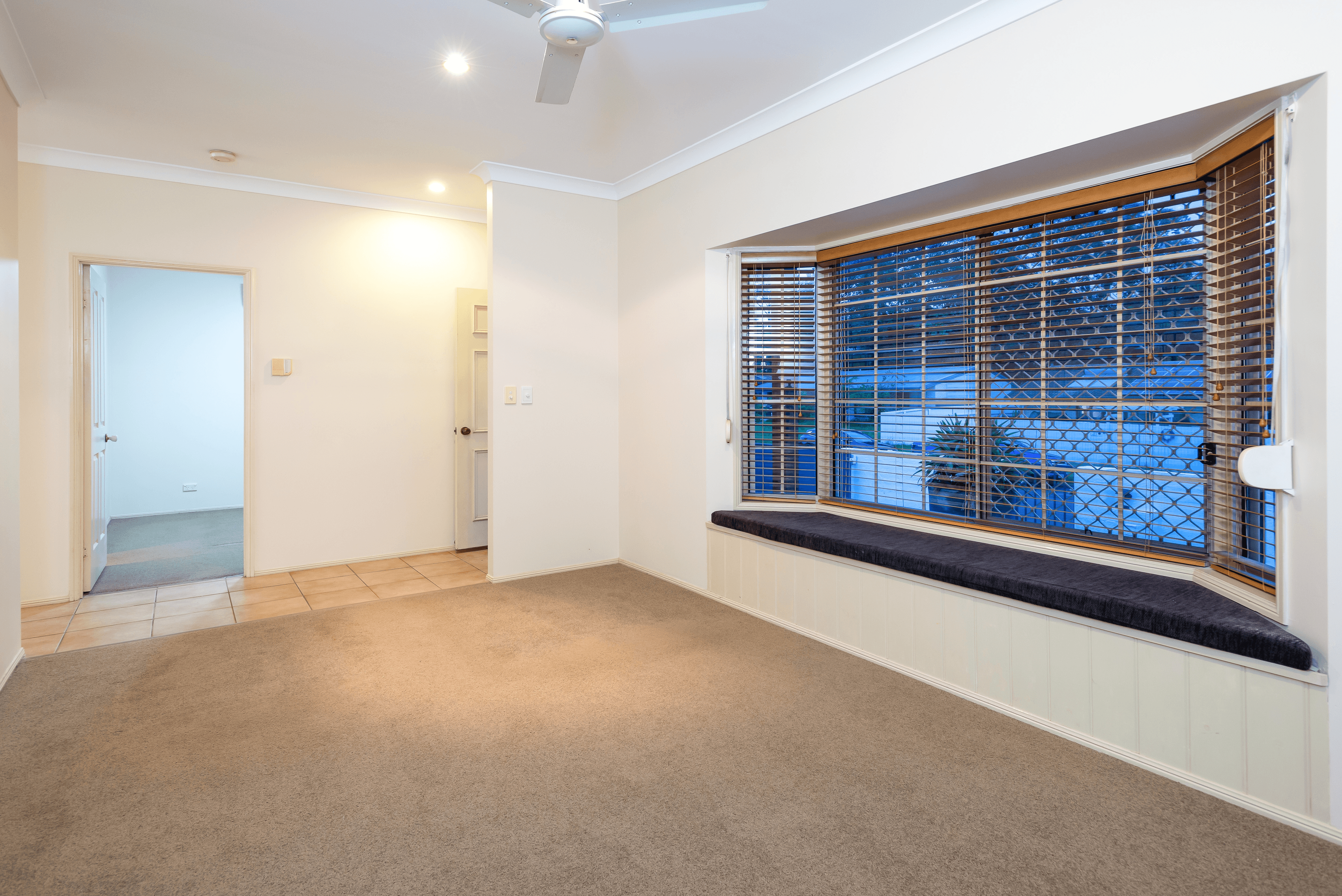 37 Lowanna Drive, Ashmore, QLD 4214