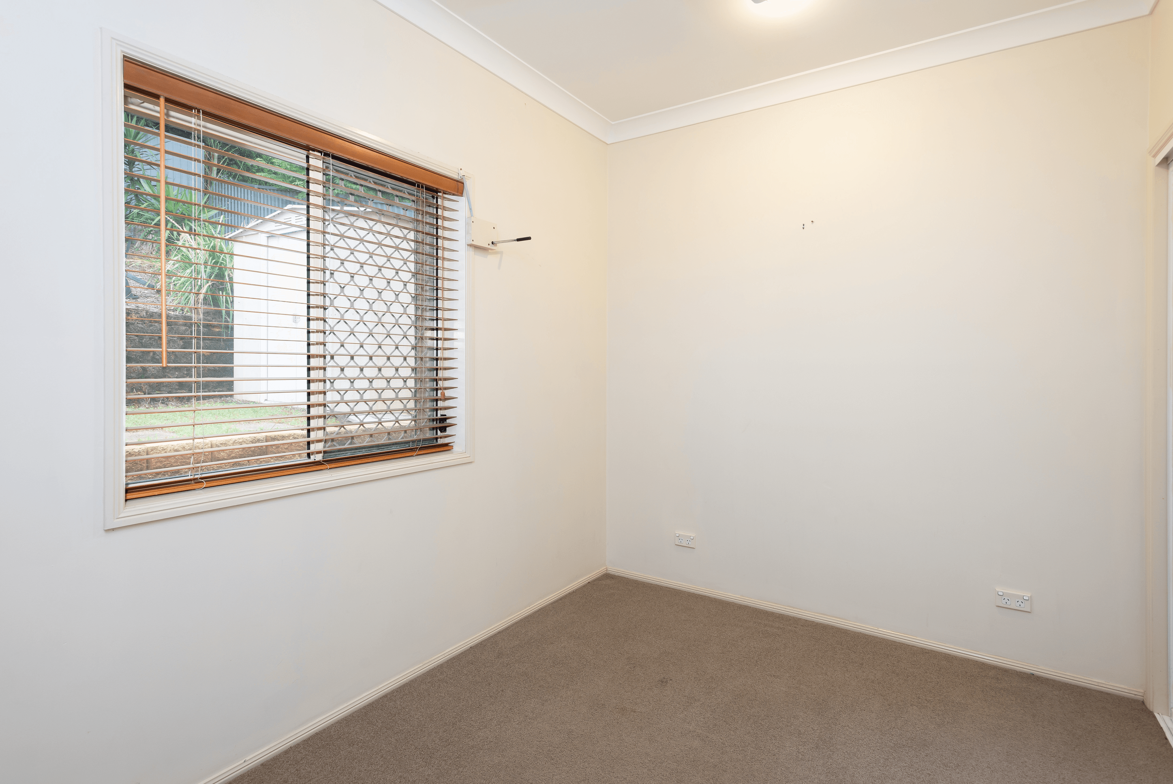 37 Lowanna Drive, Ashmore, QLD 4214