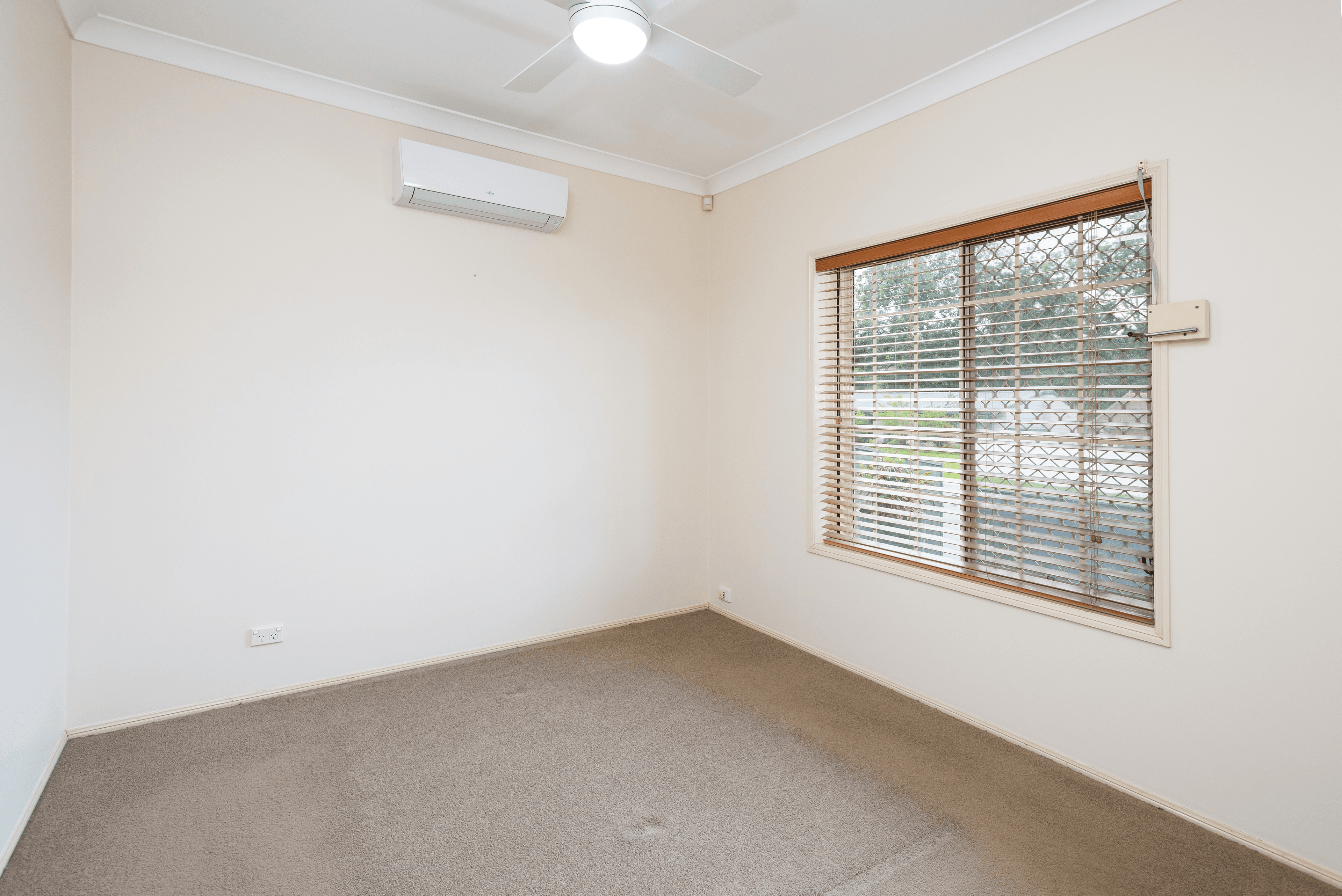 37 Lowanna Drive, Ashmore, QLD 4214