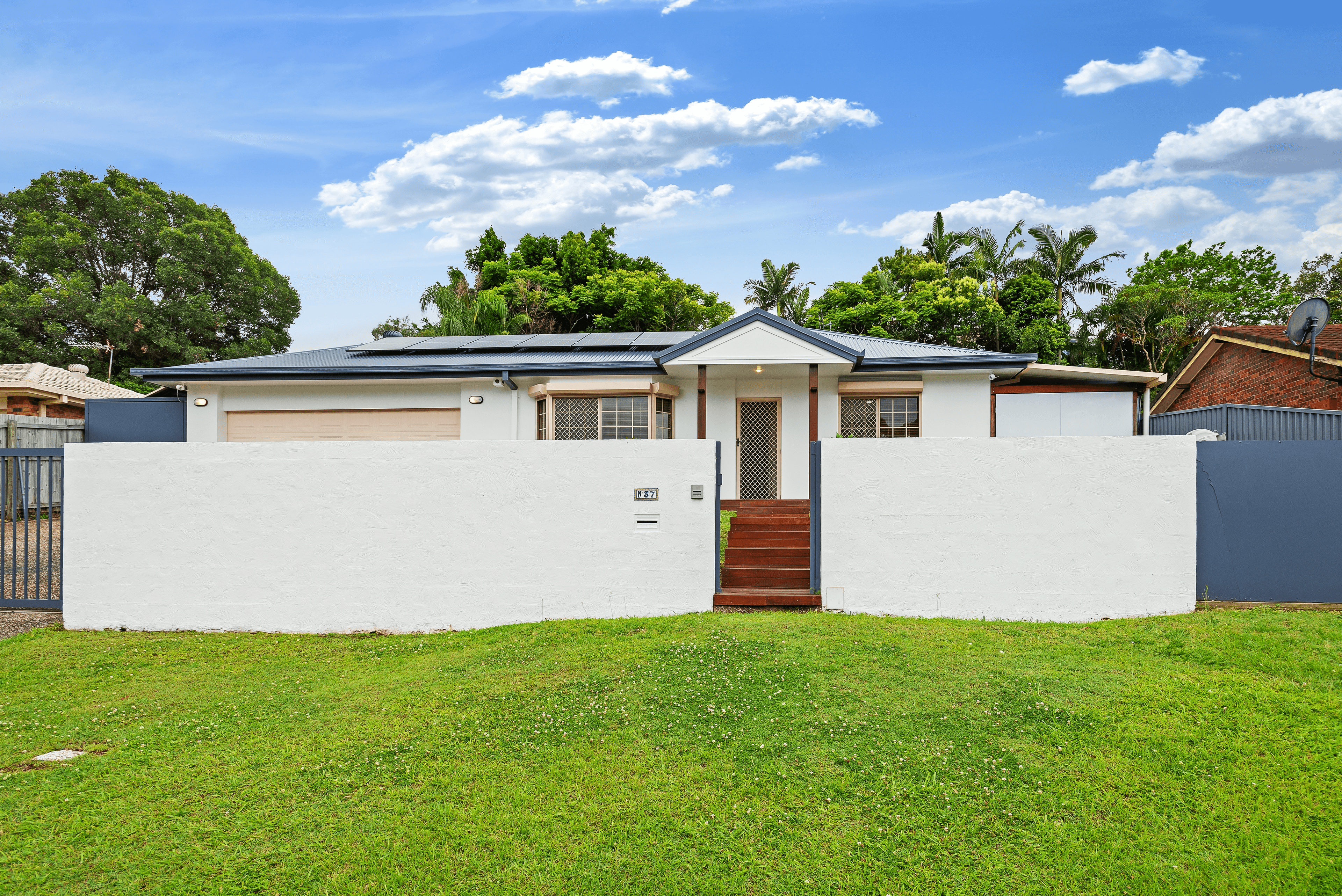 37 Lowanna Drive, Ashmore, QLD 4214