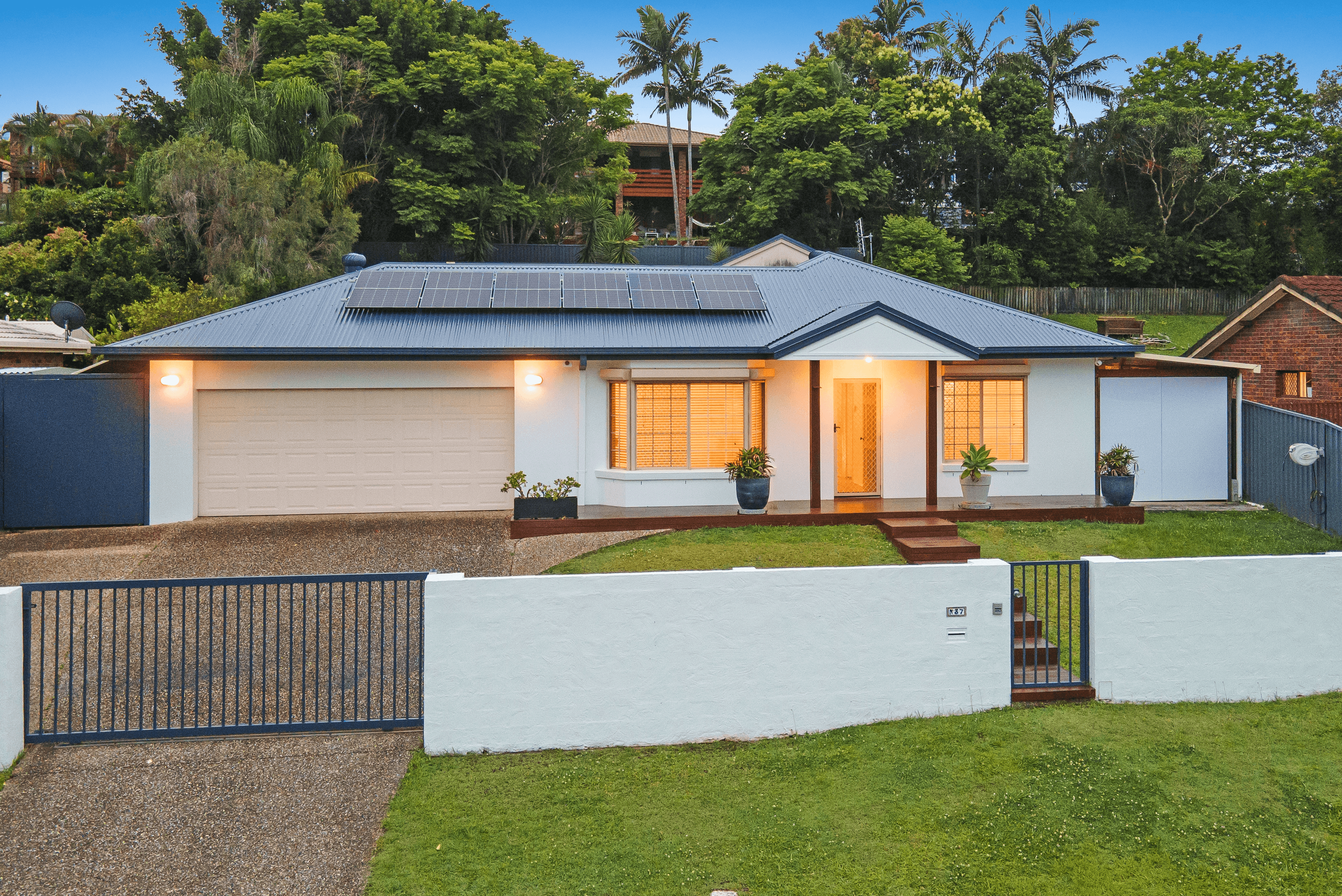 37 Lowanna Drive, Ashmore, QLD 4214